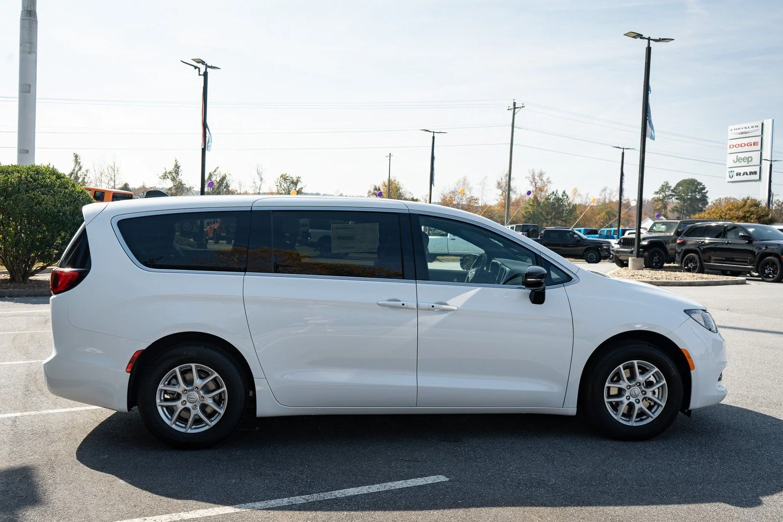 New 2026 Bright White Clear-Coat Exterior Paint Chrysler LX image 11