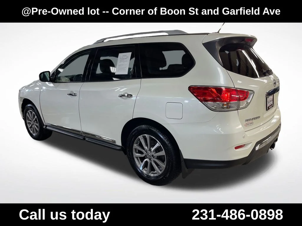 Used 2016 White Nissan SL image 3