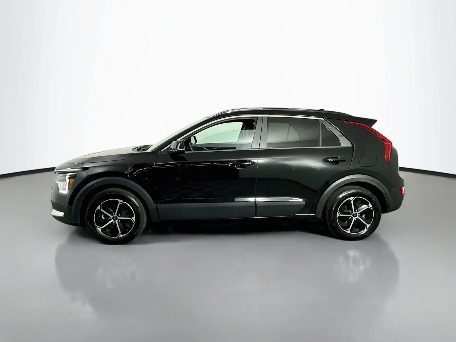 Used 2025 Aurora Black Pearl Kia EX image 5