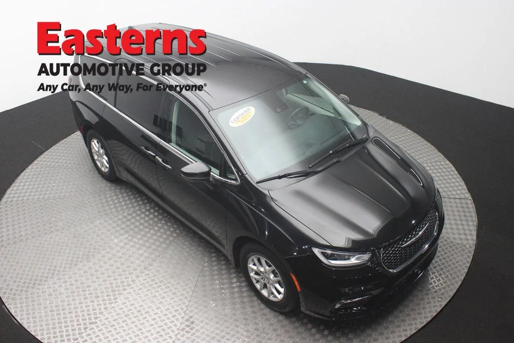 Used 2023 Black Chrysler Touring L image 3