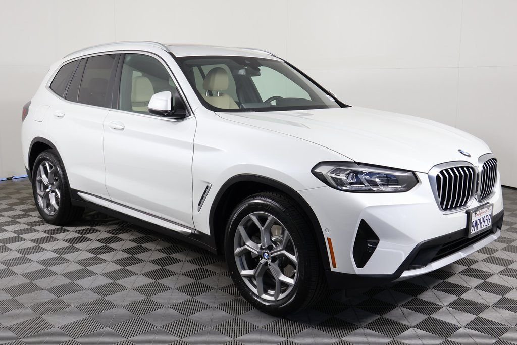 Used 2024 White BMW sDrive30i image 3