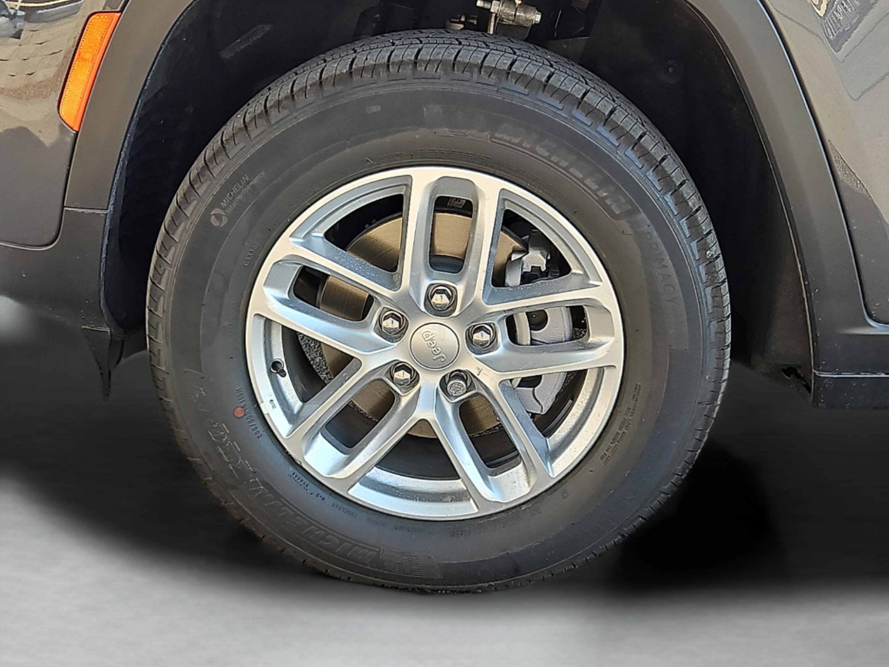 New 2025 Baltic Gray Metallic Clear-Coat Exterior Paint Jeep Laredo X image 25
