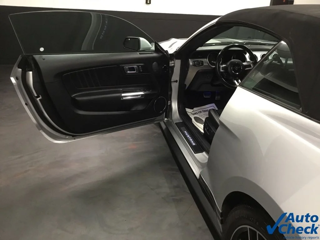 Used 2019 Silver Ford GT Premium image 29