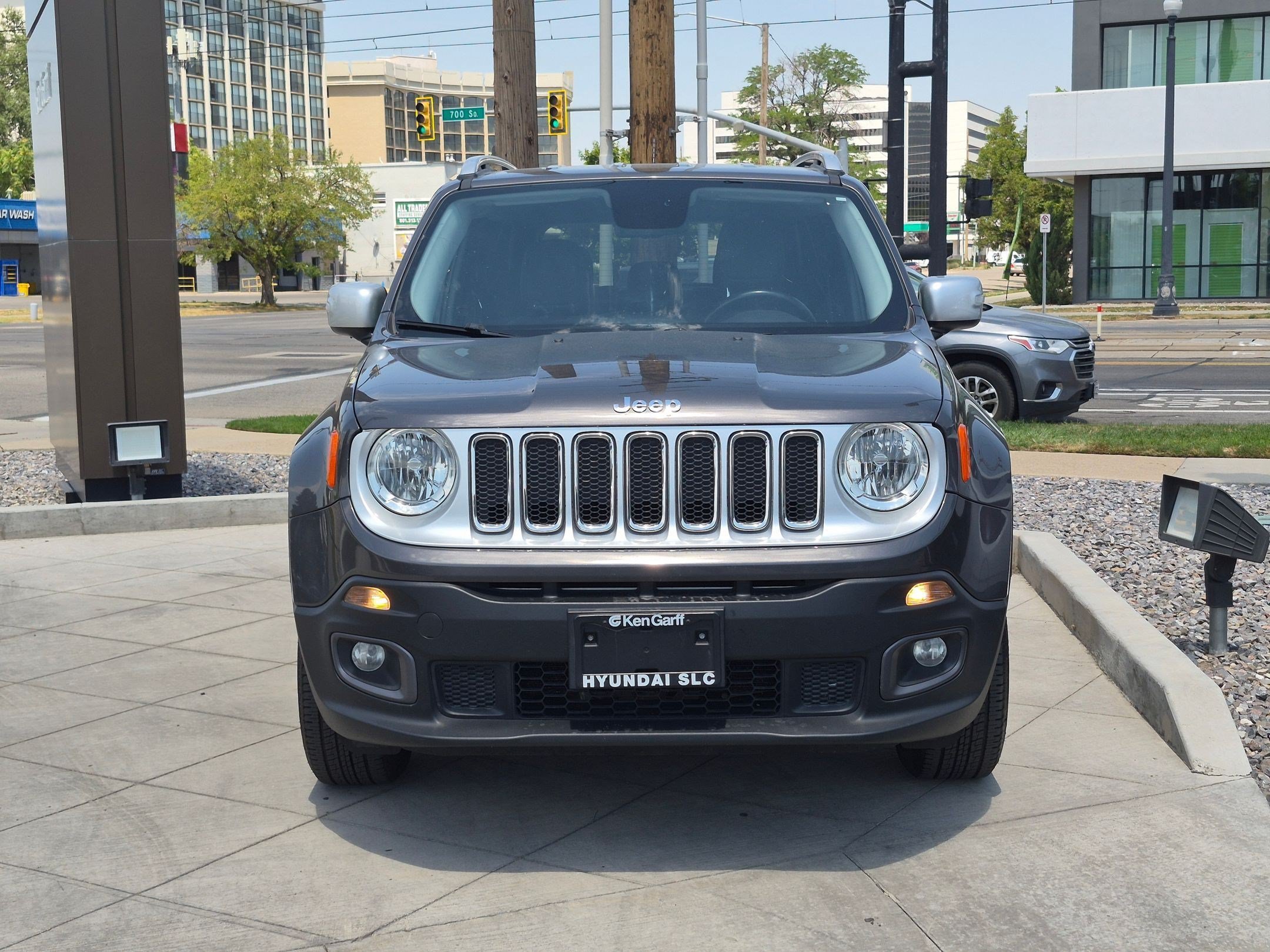 Used 2017 Granite Crystal Metallic Clearcoat Jeep Limited image 9