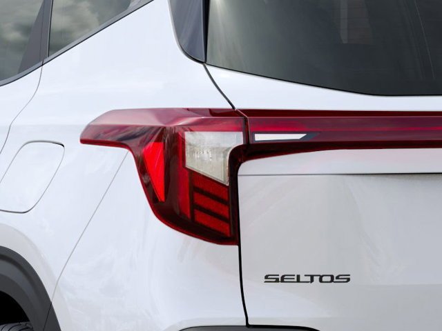 Used 2025 White Kia S image 11