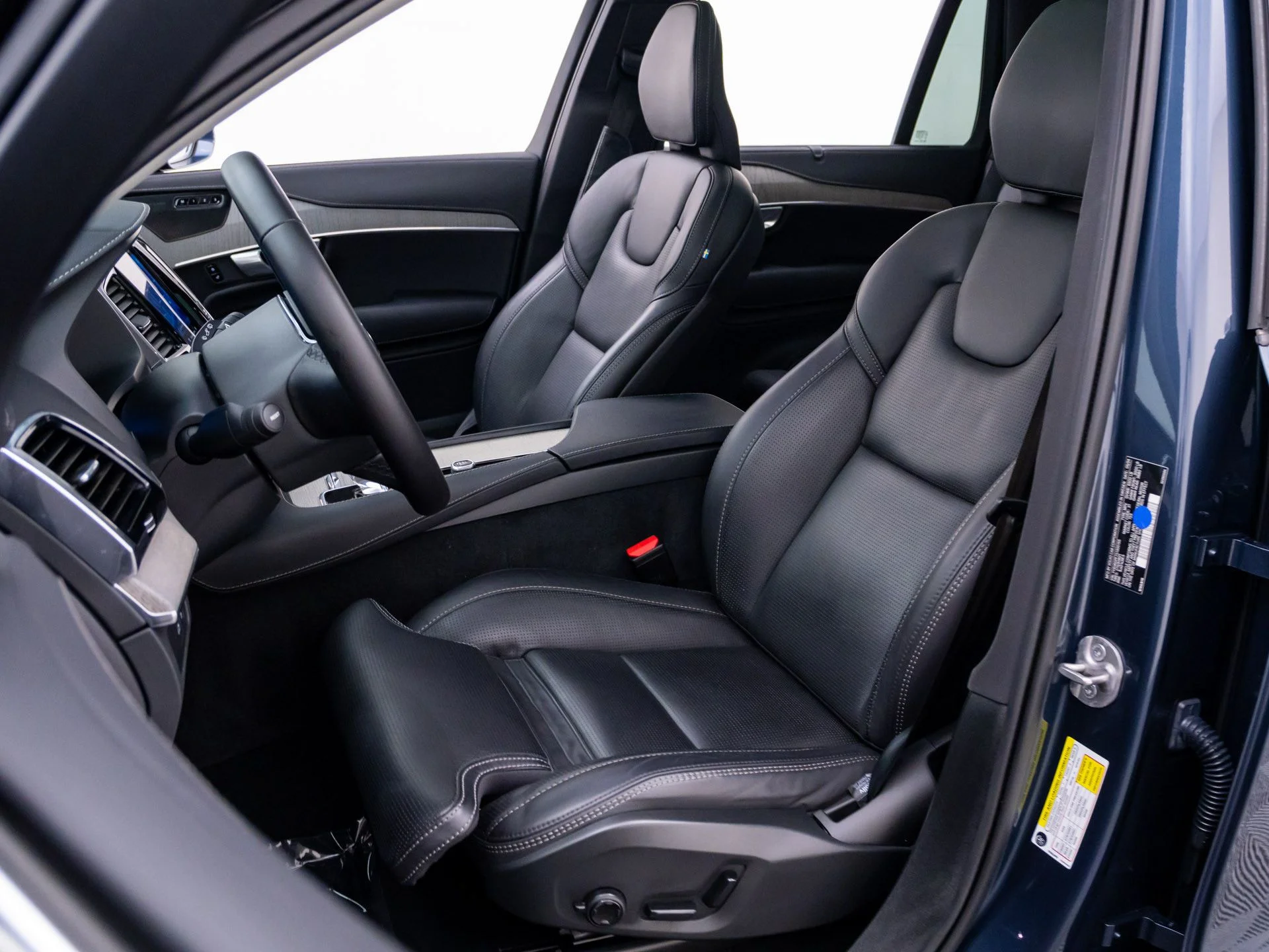 Used 2025 Blue Volvo T8 Ultra image 15