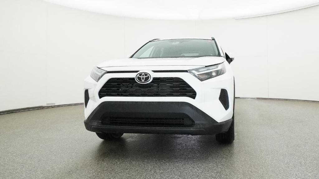 2025 Toyota RAV4 XLE - Photo 19