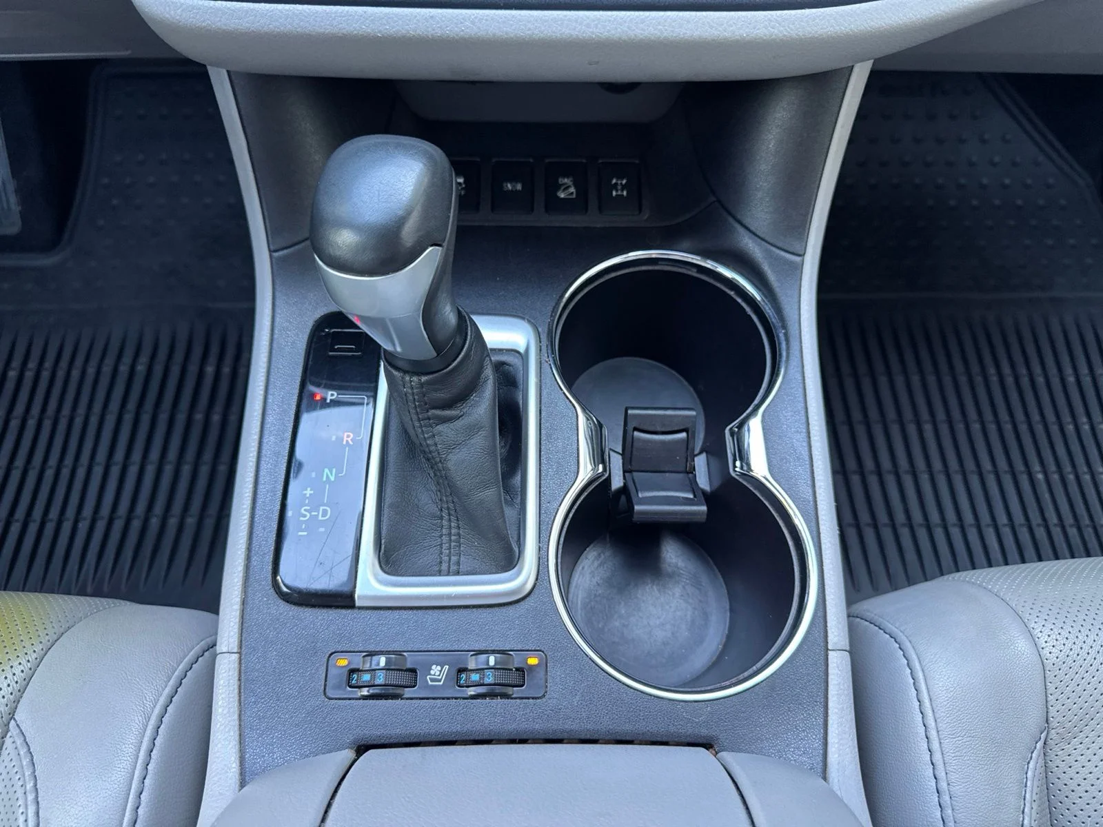 Used 2015 Blizzard Pearl Toyota Limited image 20