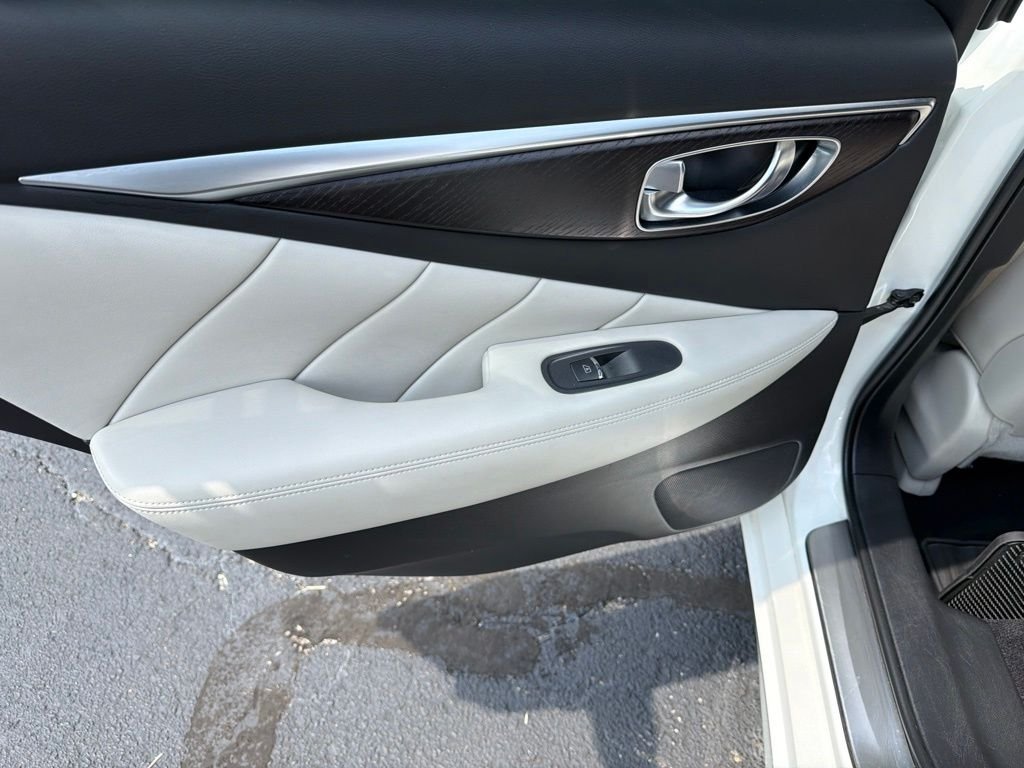 Used 2021 White INFINITI 3.0t SENSORY image 12