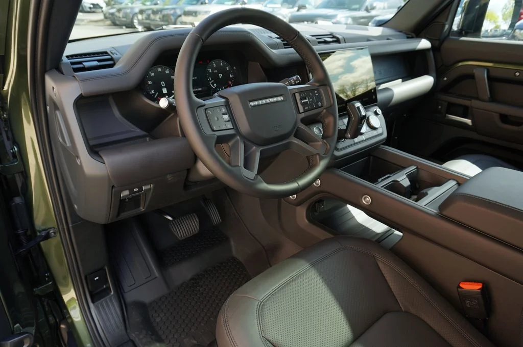 New 2026 Woolstone Green Land Rover X-Dynamic SE image 13