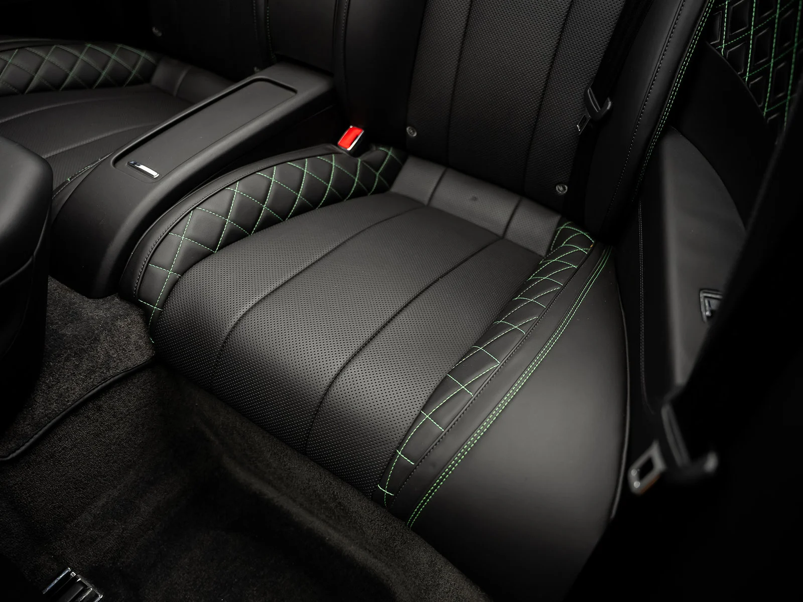 Used 2021  Bentley V8 image 38