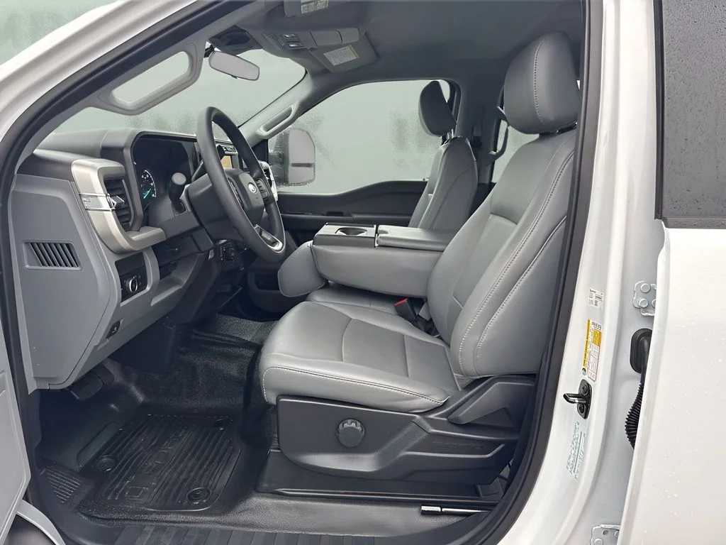 Used 2024 White Ford XL image 9