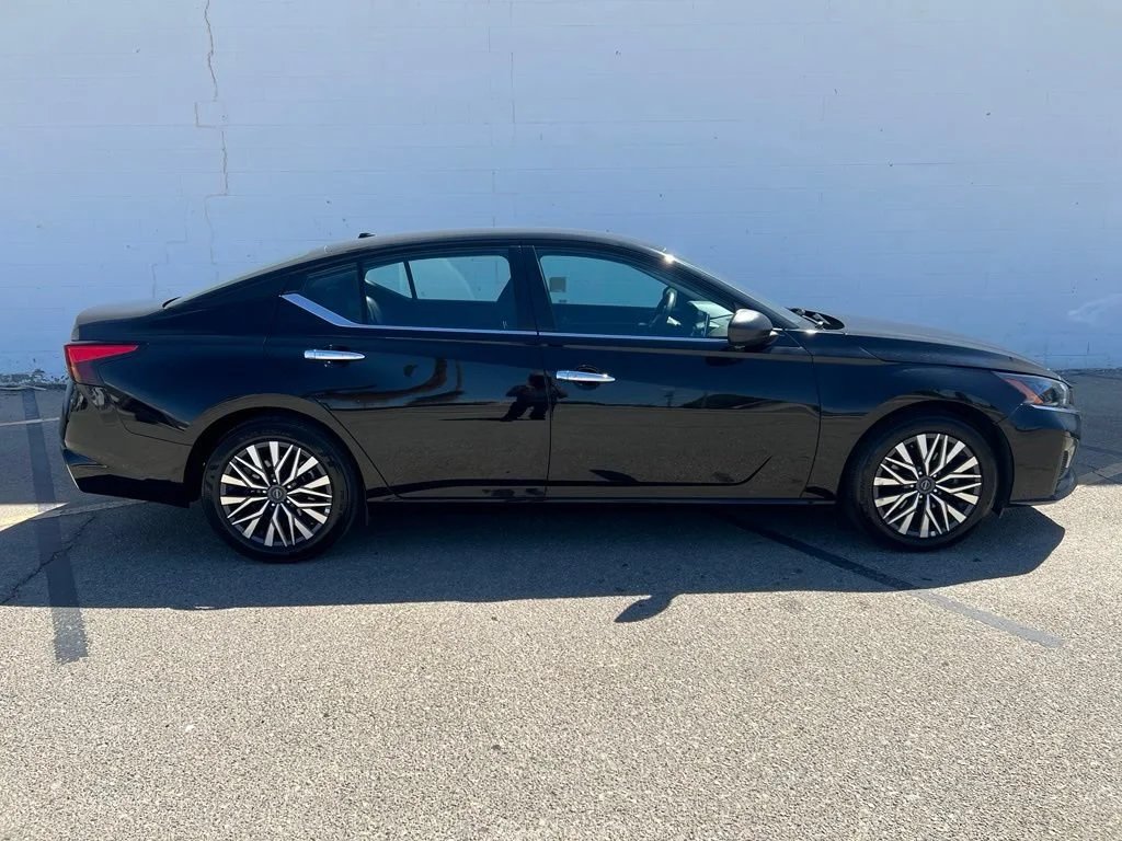 2025 Nissan Altima SV - Photo 8
