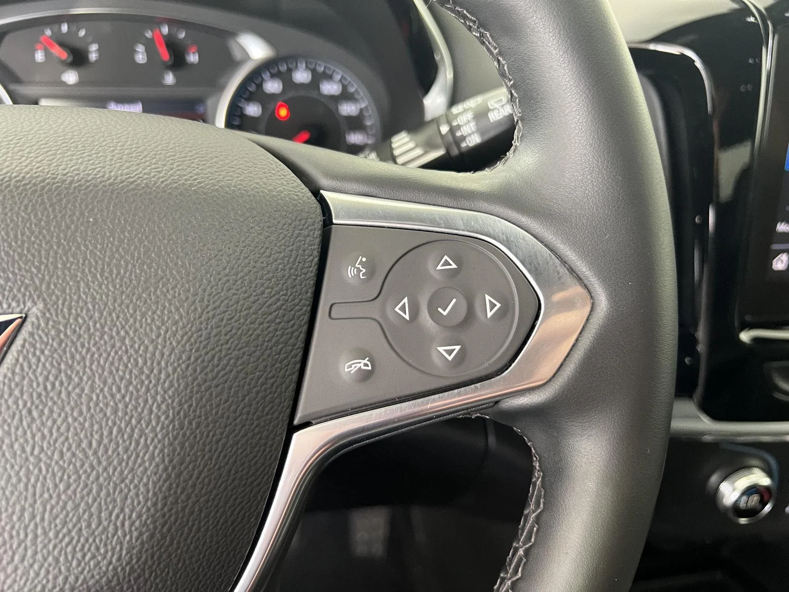 Used 2023 Sterling Gray Metallic Chevrolet LT Cloth image 10