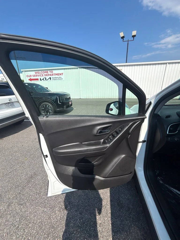 Used 2019 White Chevrolet LT image 11