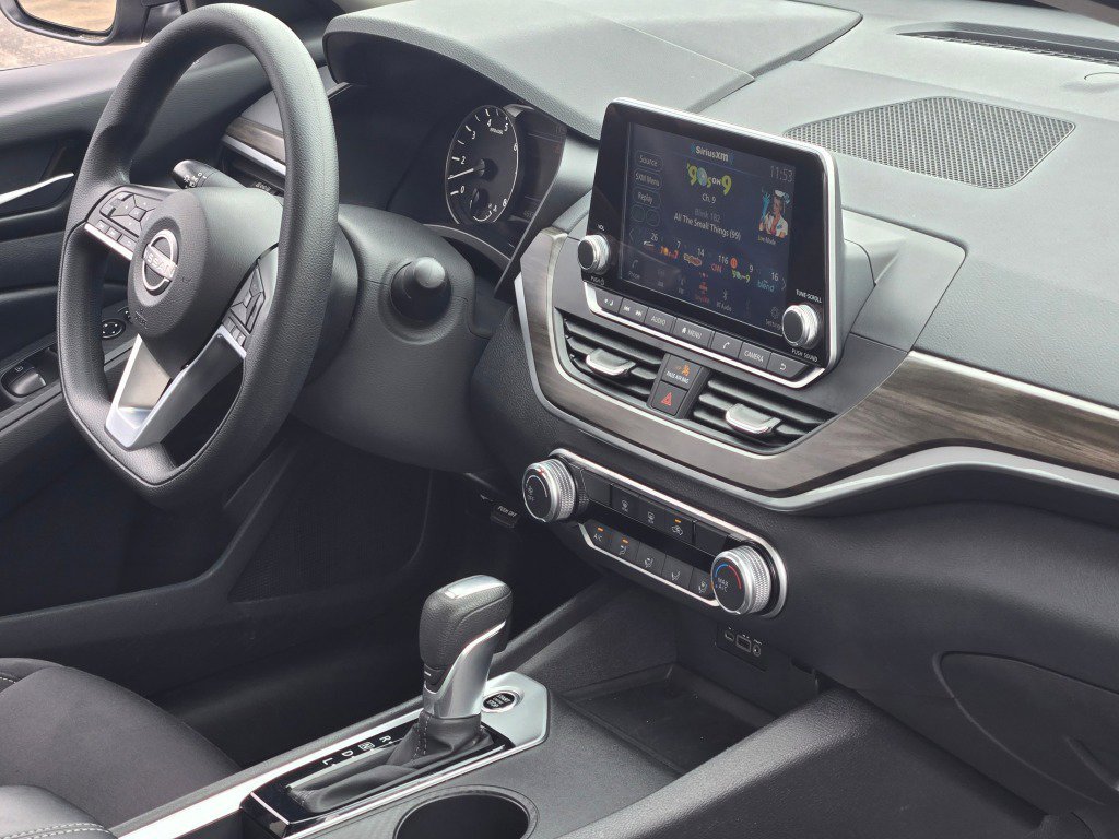 2025 Nissan Altima SV - Photo 8