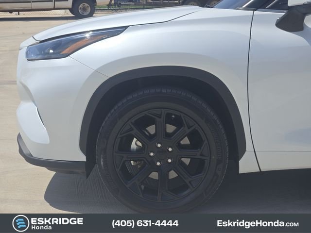 Used 2022 Beige Toyota L image 8