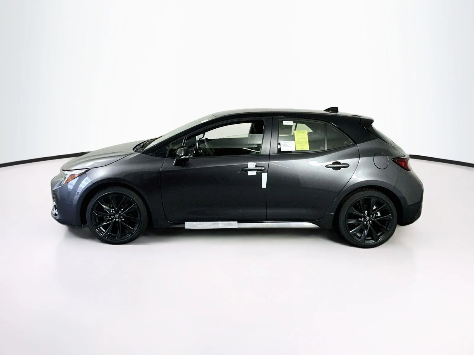 New 2027 Magnetic Gray Metallic with Black roof <sup>1</sup> Toyota  XSE image 3