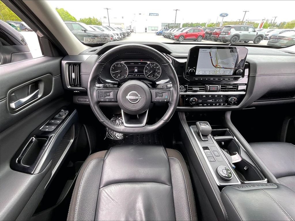 Used 2024 Gun Metallic/Super Black Nissan SL image 17