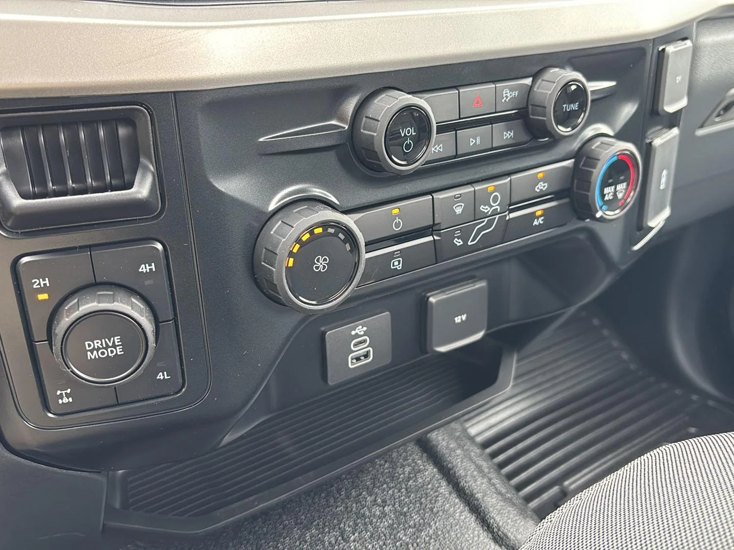 New 2026 Oxford White Ford F-250® XL image 19