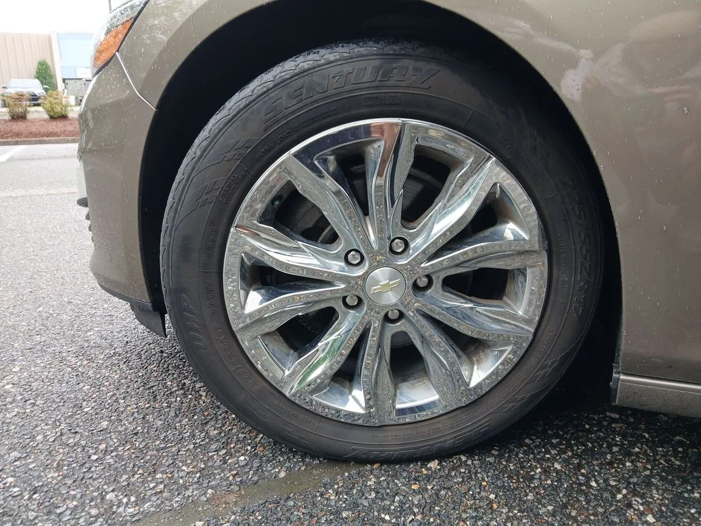 Used 2020 Gray Chevrolet LT image 26
