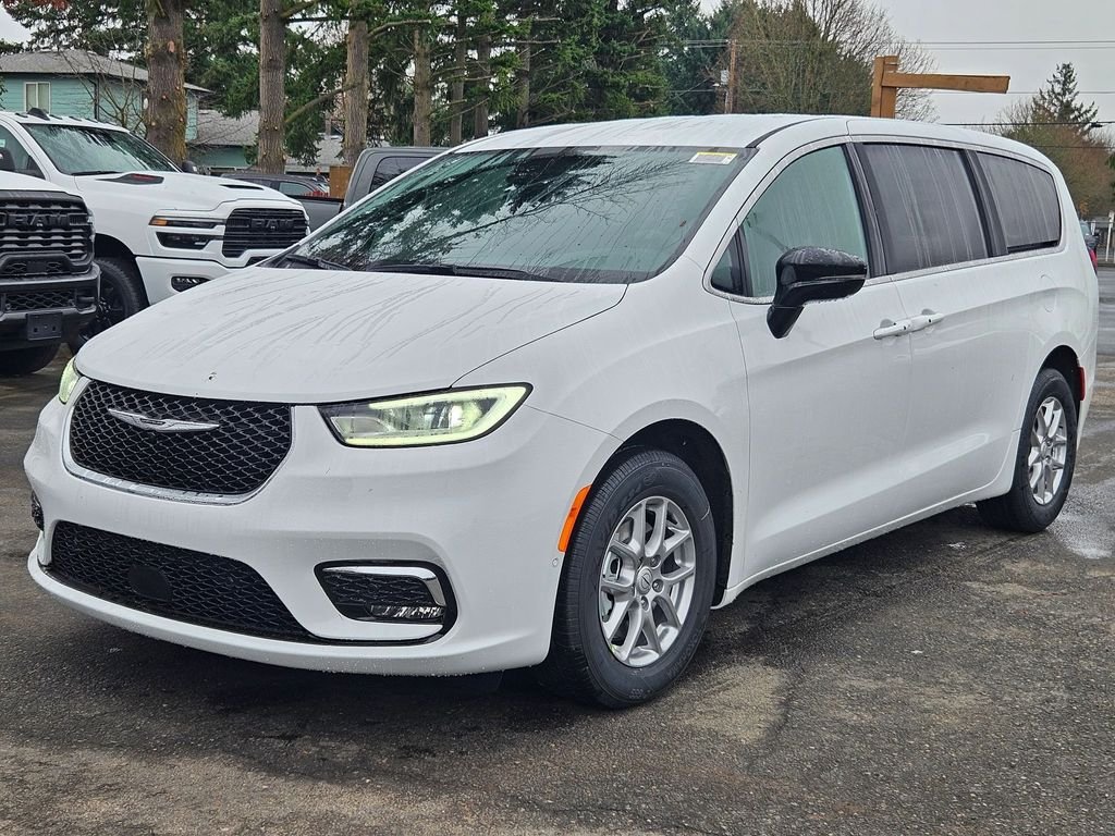 New 2026 Bright White Clear-Coat Exterior Paint Chrysler Select image 3