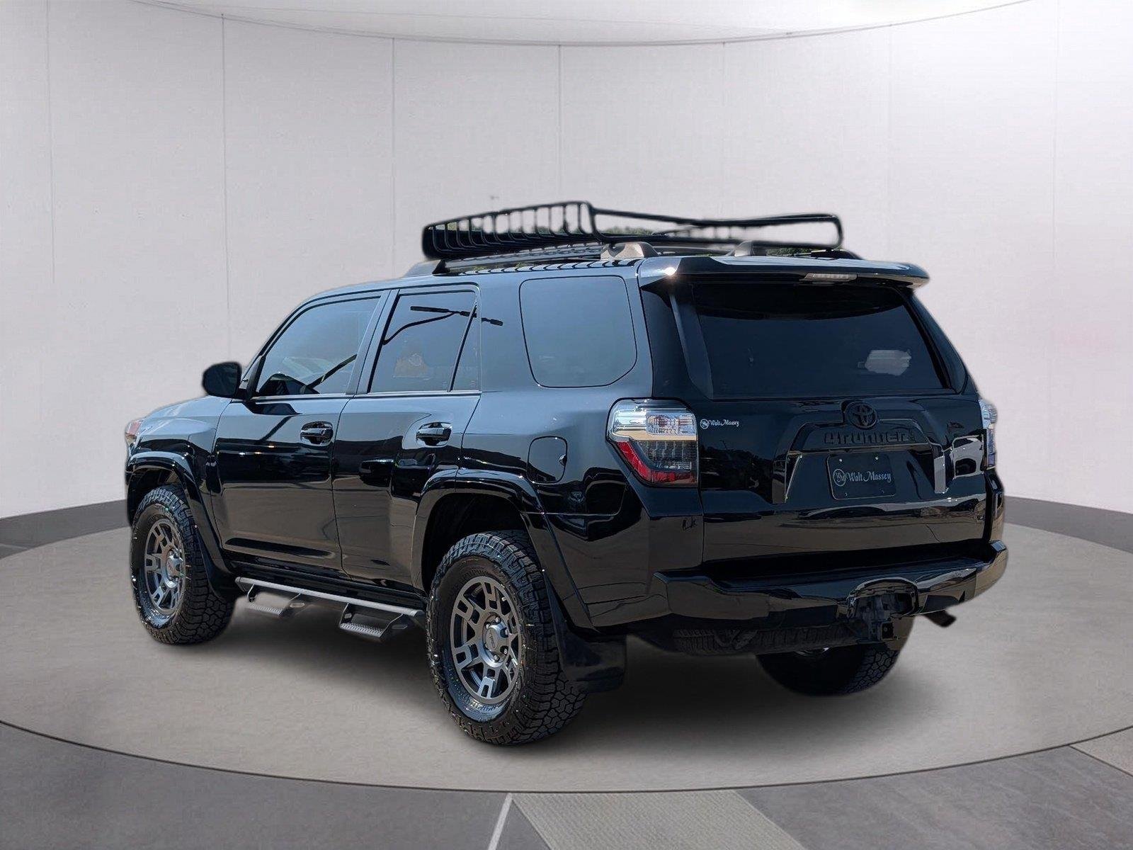Used 2020 Midnight Black Metallic Toyota Venture image 3