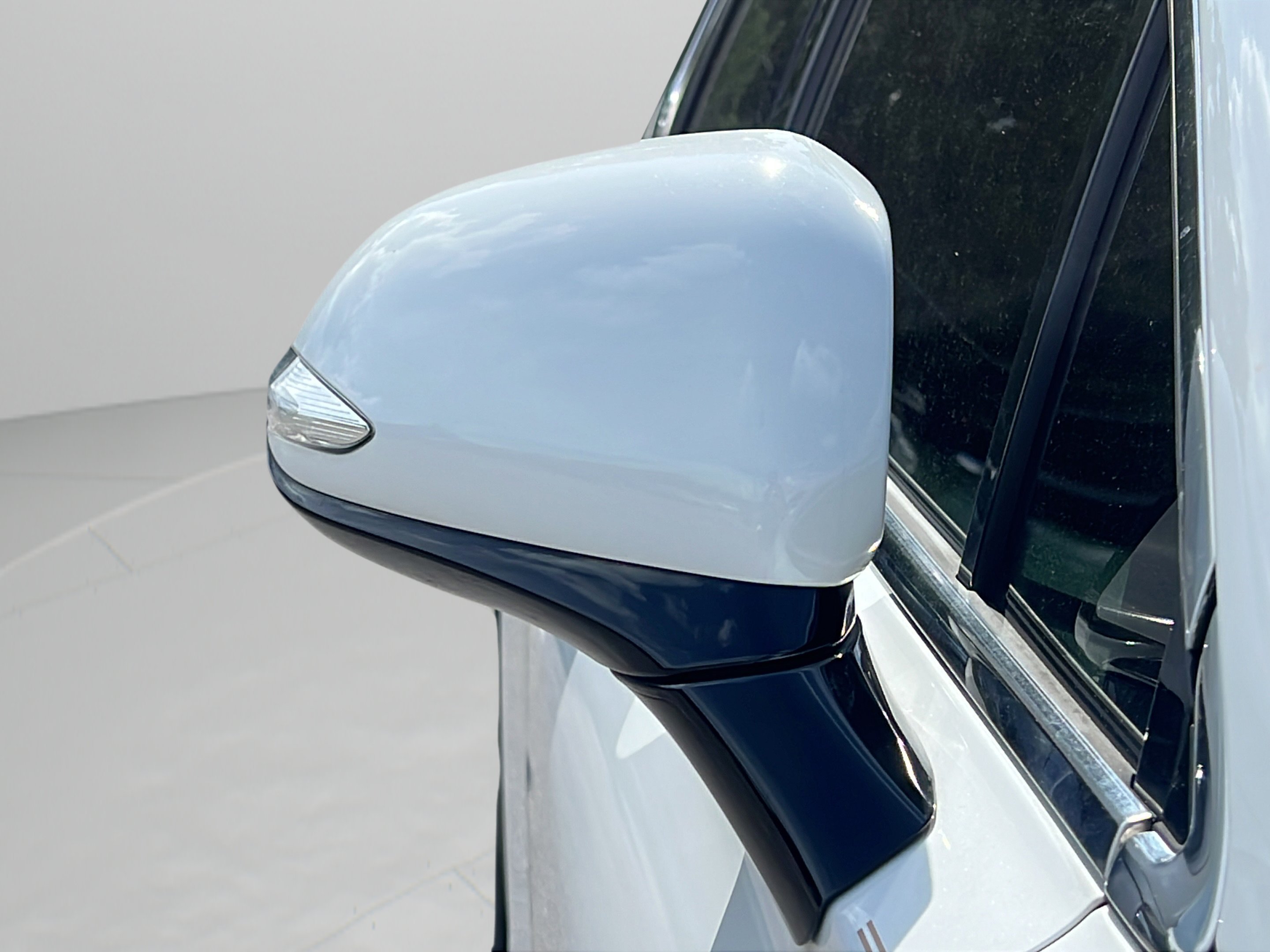 Used 2023 Serenity White Pearl Hyundai SEL image 11