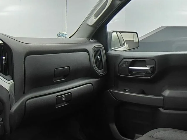 Used 2024 White Chevrolet Custom image 40