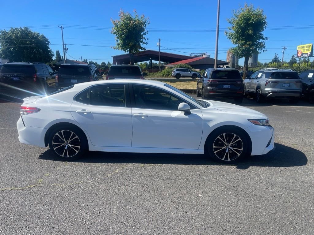 Used 2018 Super White Toyota SE image 4