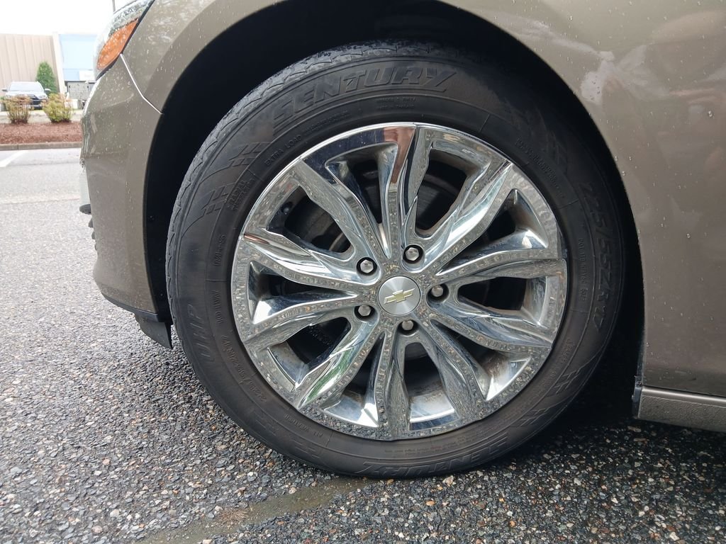 Used 2020 Gray Chevrolet LT image 26