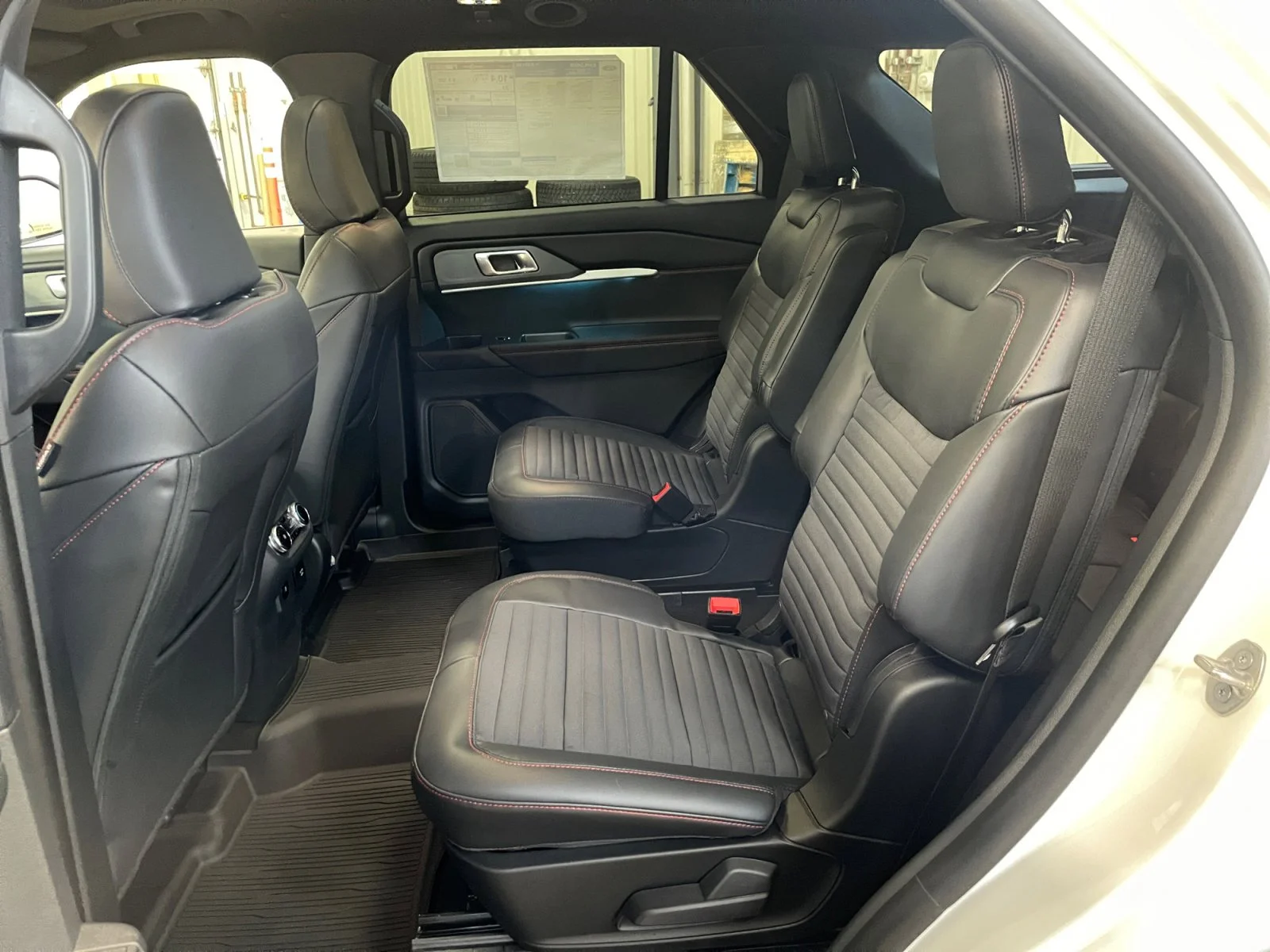 New 2026 Star White Metallic Tri-Coat Ford ST-Line image 21