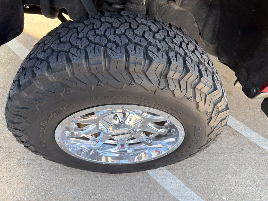 Used 2019 Red Chevrolet Z71 image 6