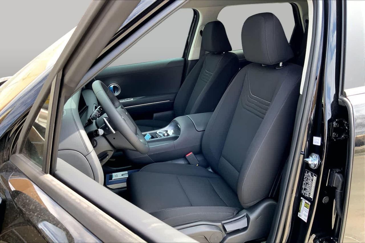 New 2026 Abyss Black Pearl Hyundai SE FWD image 7