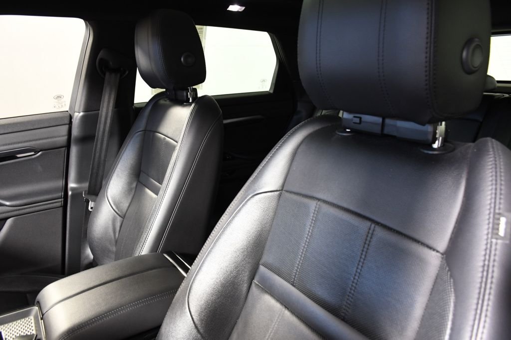 Used 2020 Santorini Black Metallic Land Rover R-Dynamic SE image 17