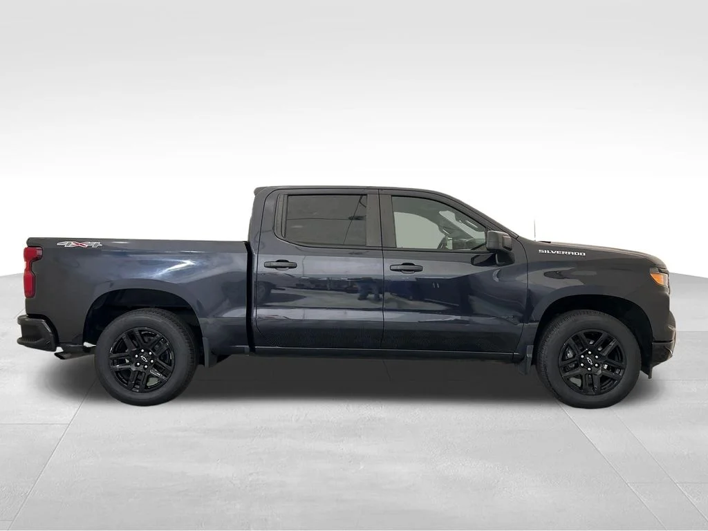 Used 2022 Gray Chevrolet Custom image 7