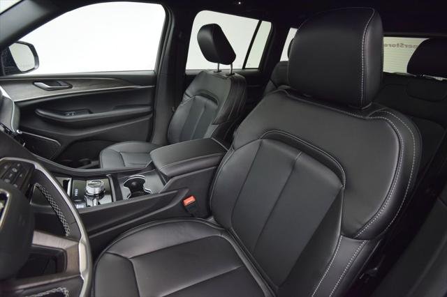 New 2026 Diamond Black Crystal Pearlcoat Jeep Limited image 31