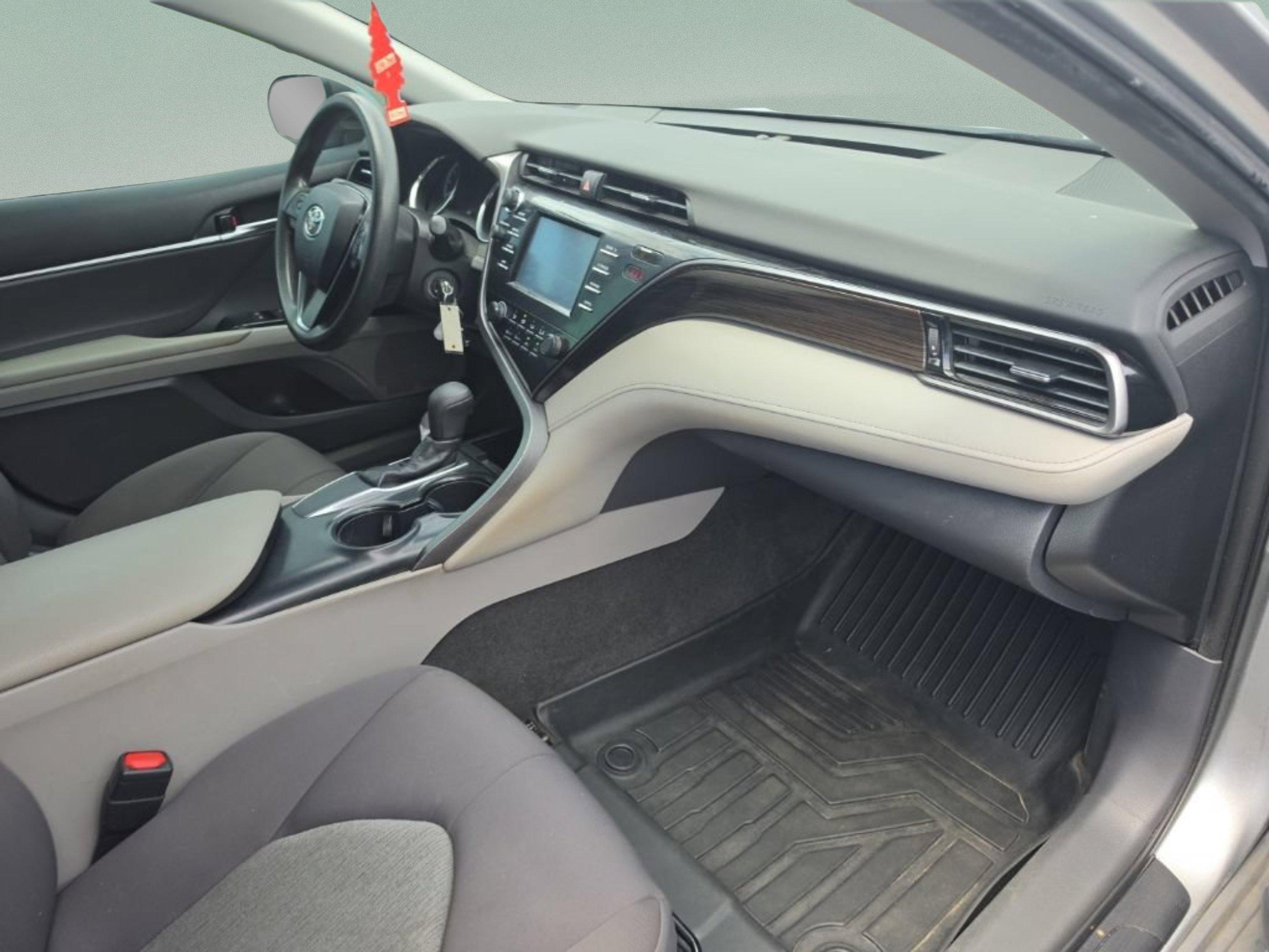Used 2019 Silver Toyota LE image 21