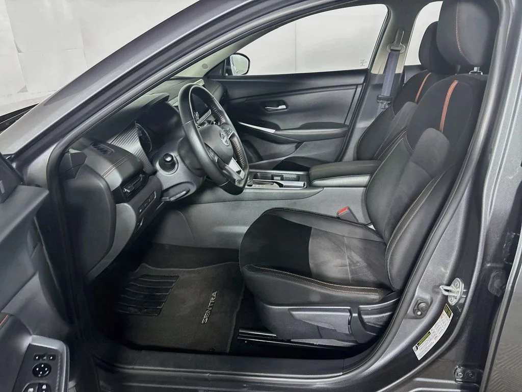 Used 2025 Gray Nissan SR image 11