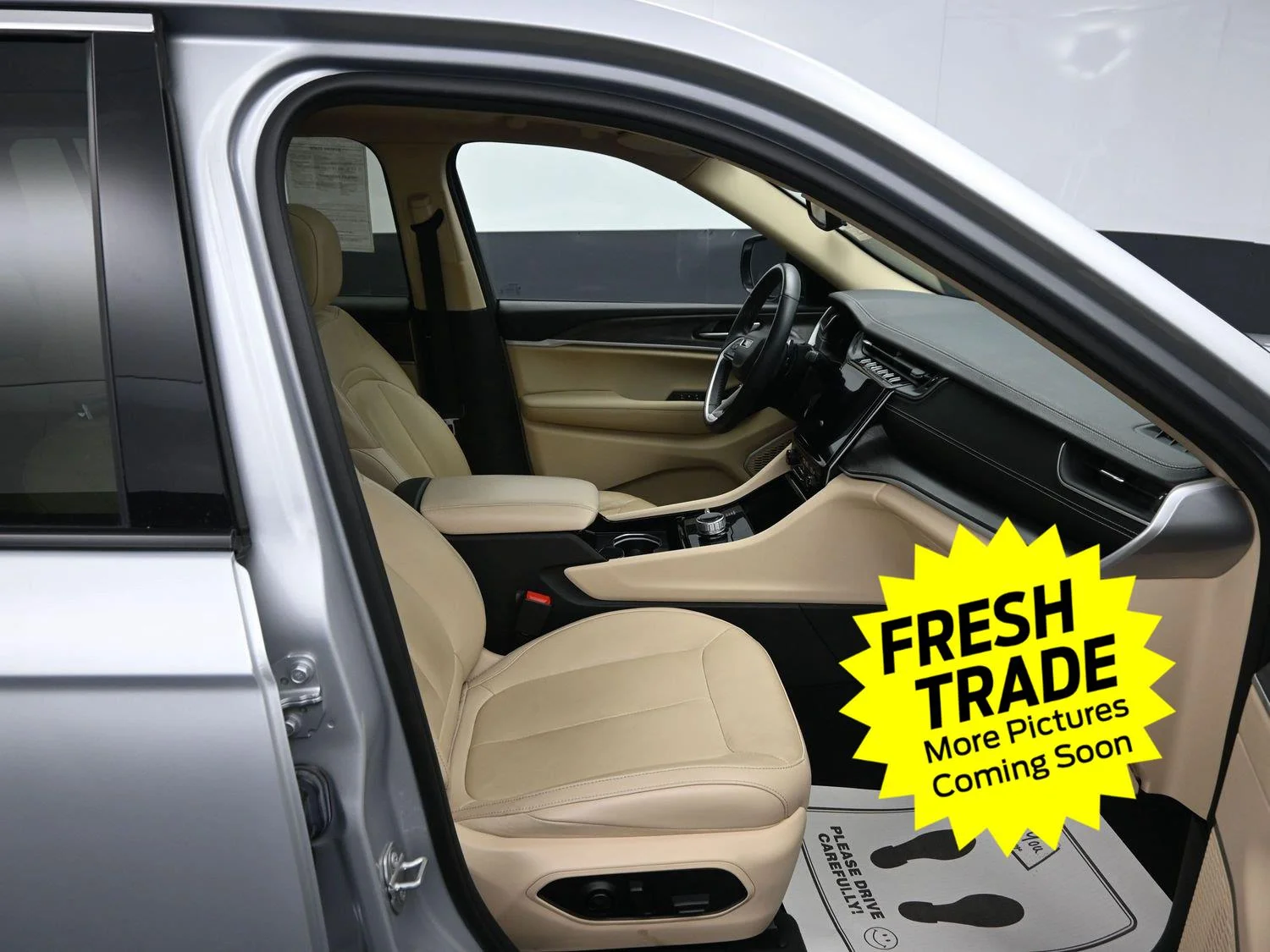 Used 2022 Silver Zynith Jeep Limited image 8