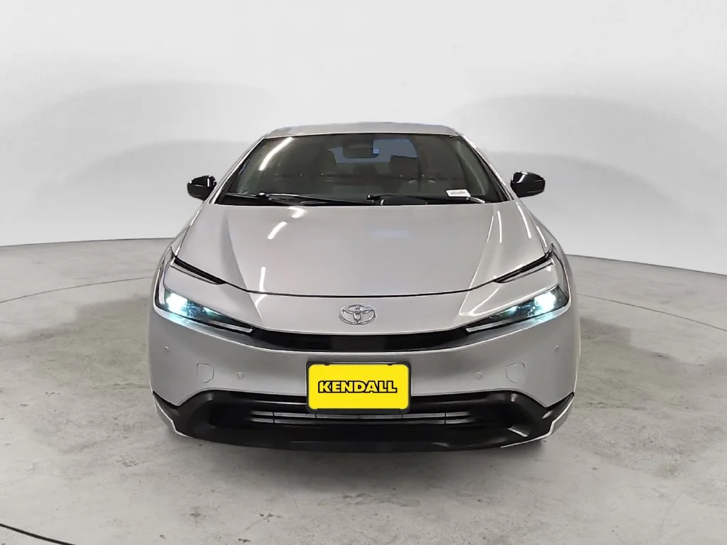 Used 2025 Silver Toyota LE image 3