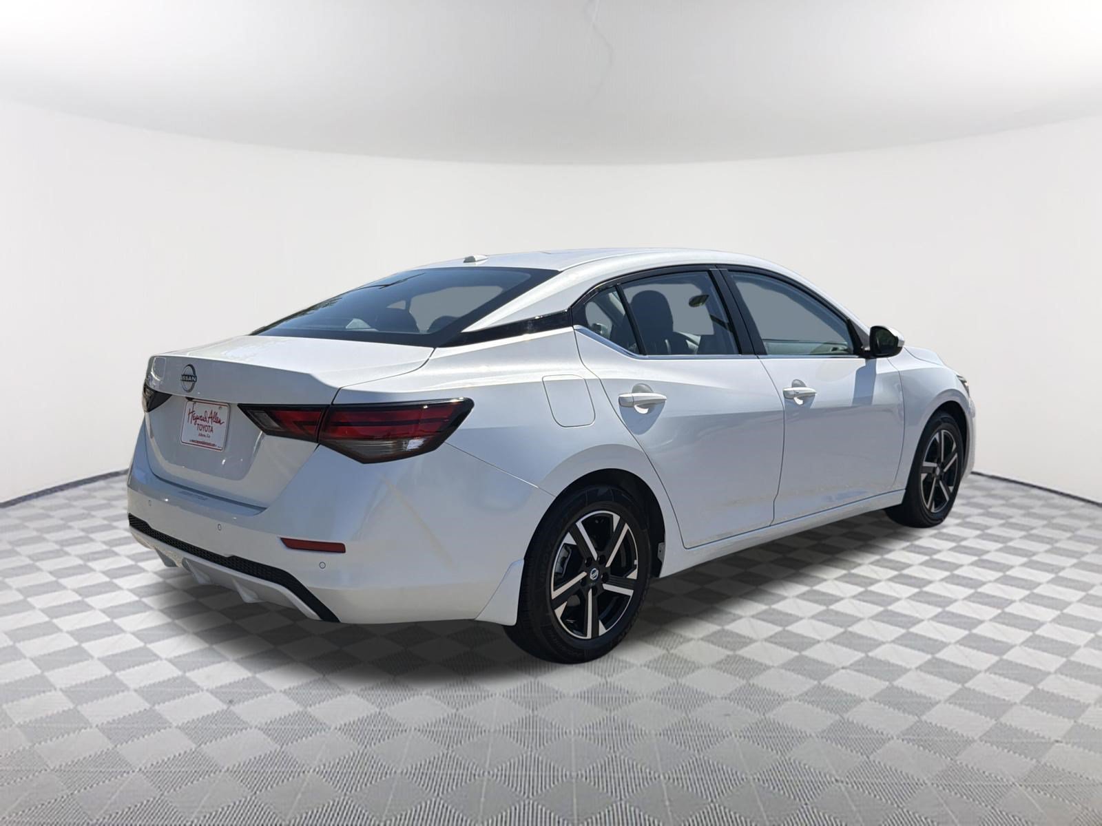 Used 2025 Aspen White Tricoat Nissan SV image 16