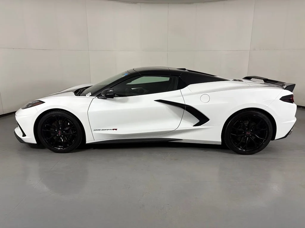 Used 2023 White Chevrolet Stingray image 6