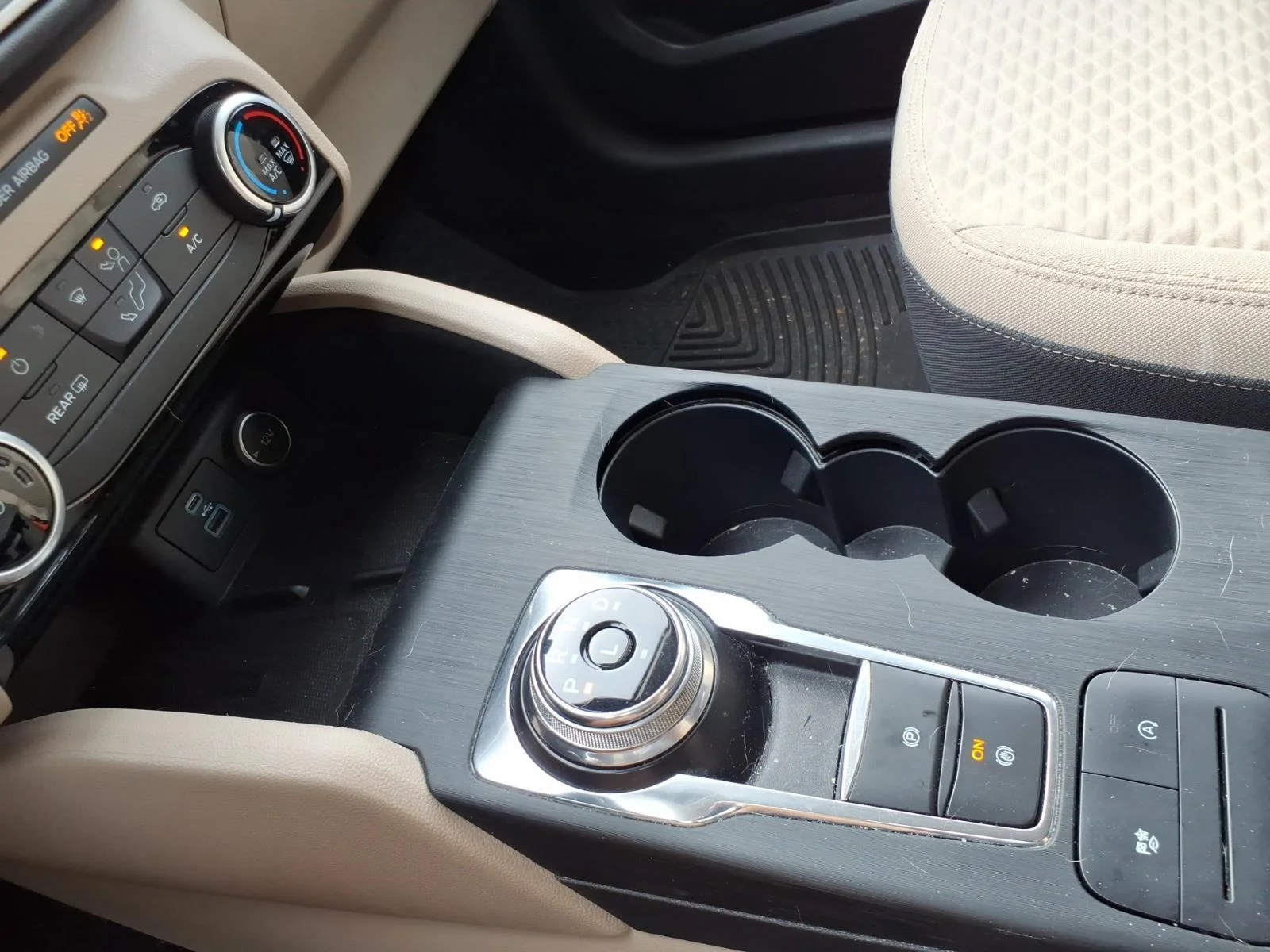 Used 2021 Oxford White Ford SE image 21