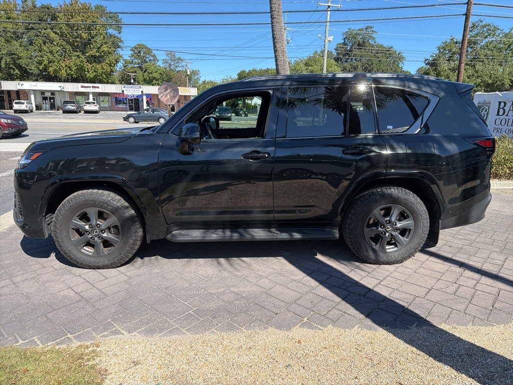 2025 Lexus LX photo 3