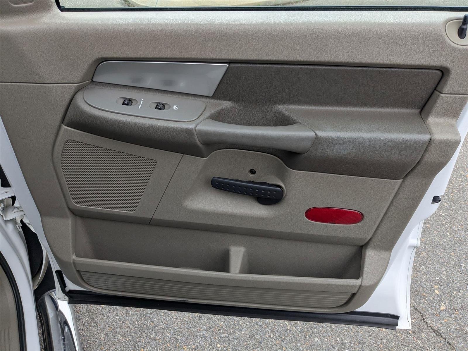 Used 2008 Bright White Dodge SXT image 34