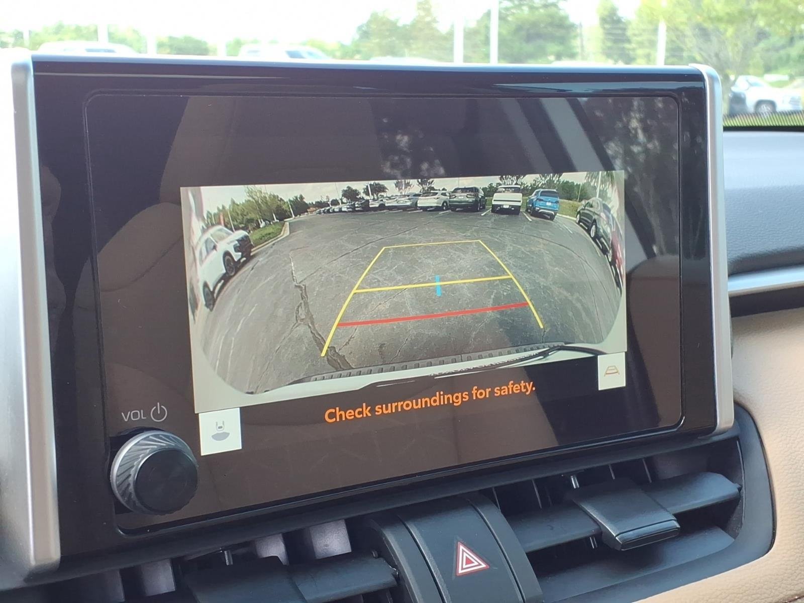 Used 2025 Ice Cap Toyota XLE image 4
