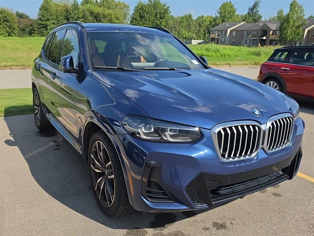 Used 2022 Phytonic Blue Metallic BMW sDrive30i image 2