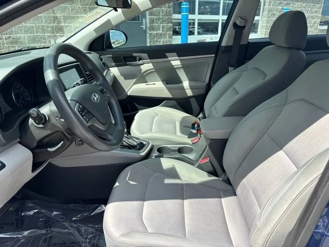 Used 2017 Lakeside Blue Hyundai SE image 12