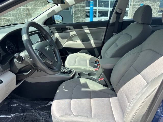 Used 2017 Lakeside Blue Hyundai SE image 12